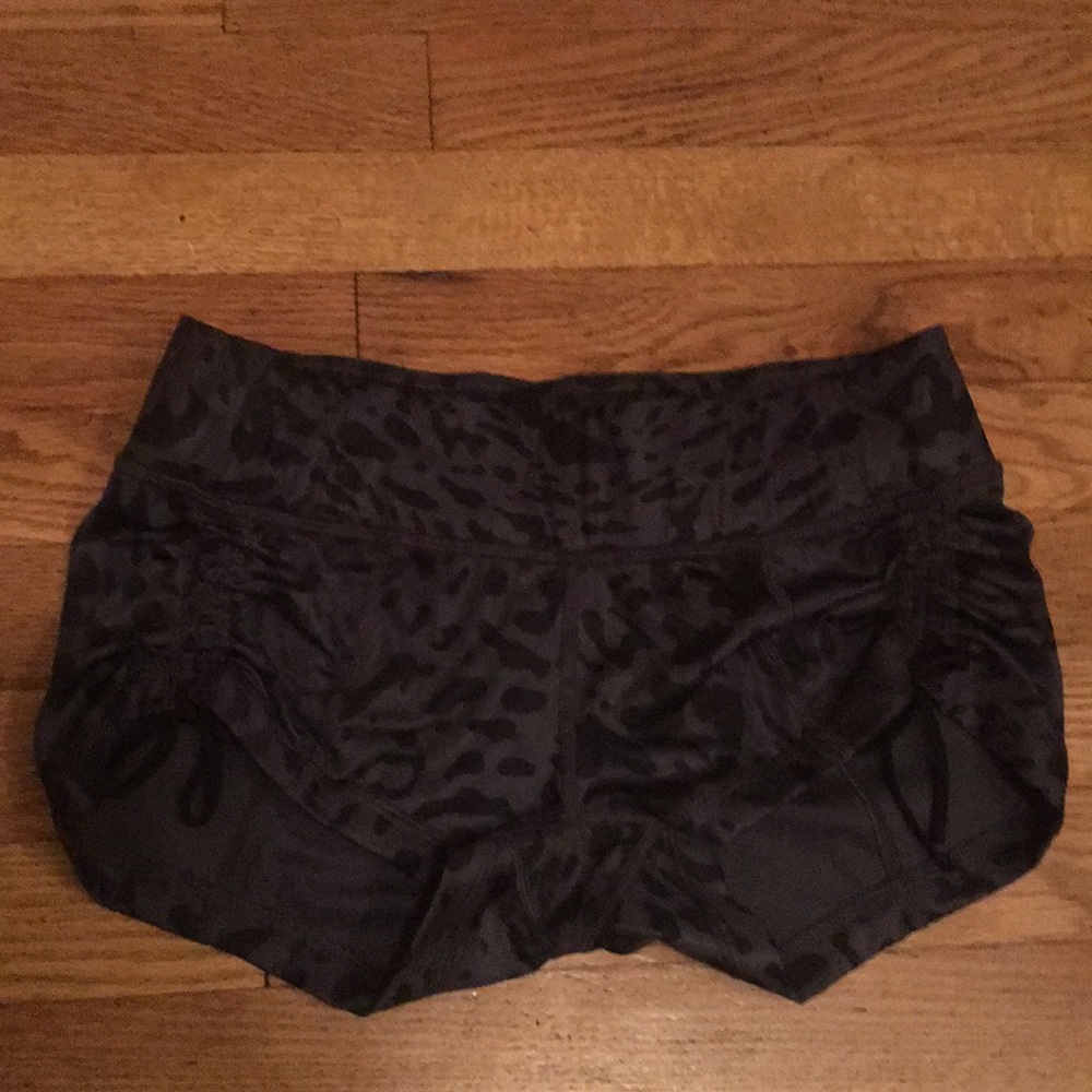 Lululemon animal print hot shorts size 6
